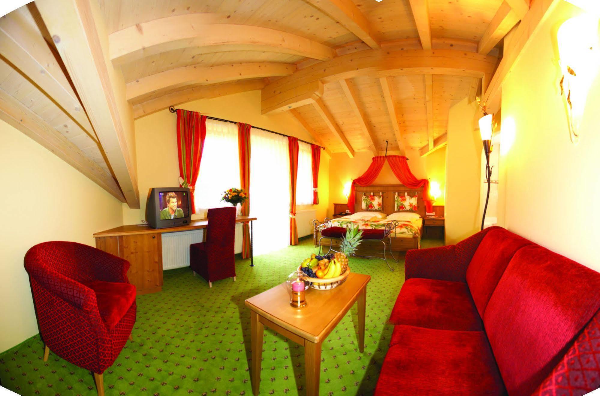 Hotel Vitaloase Zu Den Drei Bruedern Unken Εξωτερικό φωτογραφία